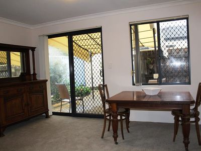2 / 7 Holder Street, St James