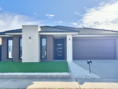 33 Rosewater Street, Manor Lakes
