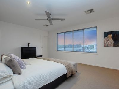 #98 Southaven Drive, Helensvale