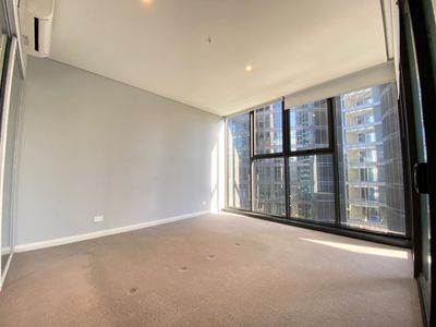 702 / 5 Wentworth Place, Wentworth Point