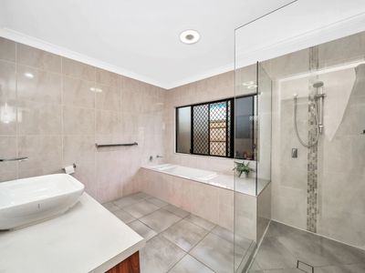 28 Ainscow Drive, Bentley Park