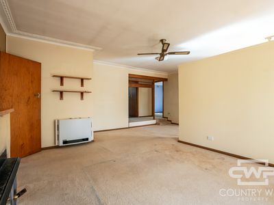 8 Lackey Street, Guyra