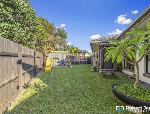 Modern Family Living in Prime Location image 17
