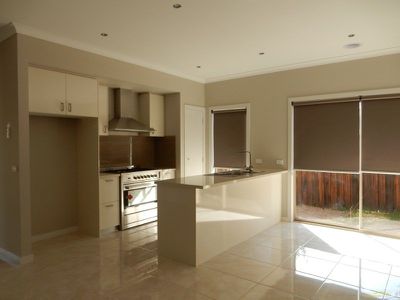2 / 70 Greenvalley Crescent, Hampton Park