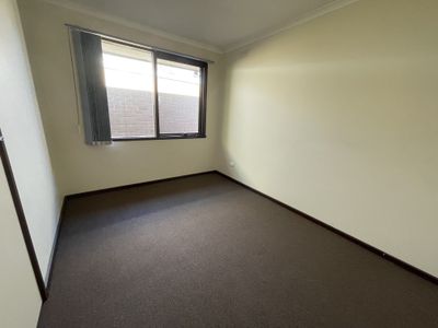 4 / 12 Moffatt Crescent, Hoppers Crossing