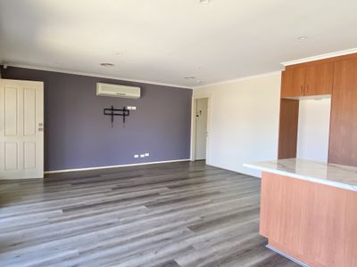 2 / 8 Ella Court, Hoppers Crossing