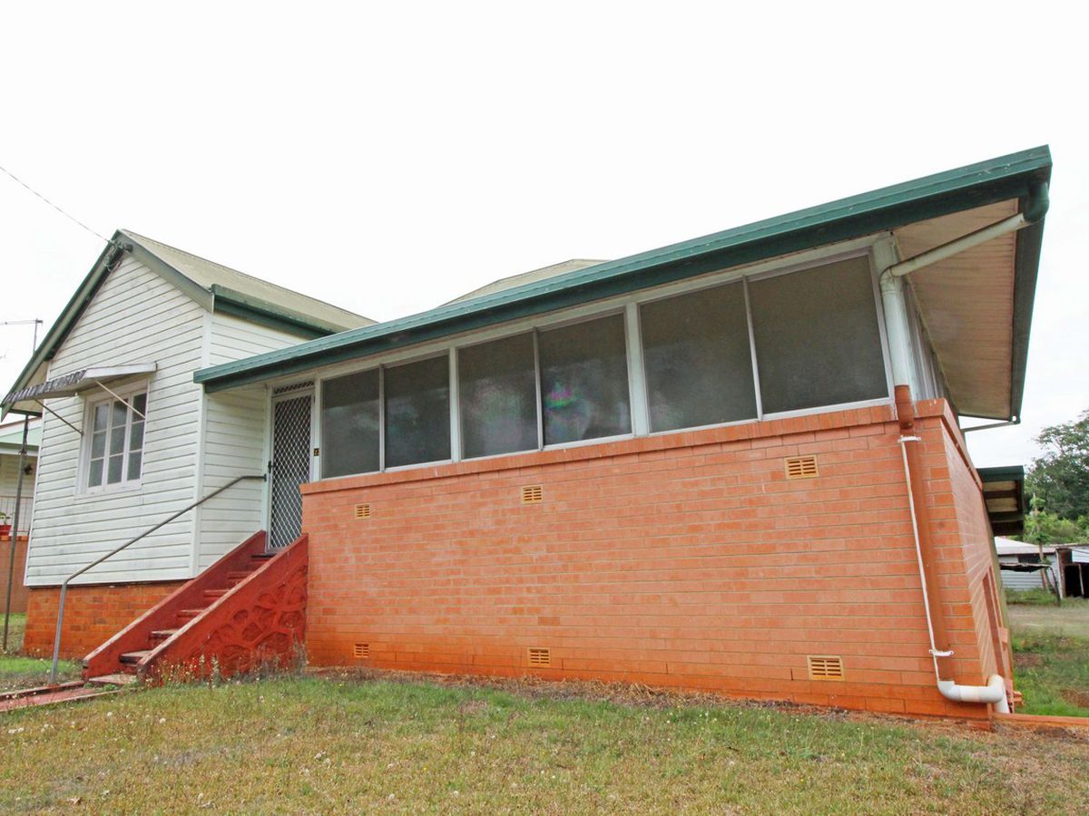 23 ROBERT STREET, Atherton