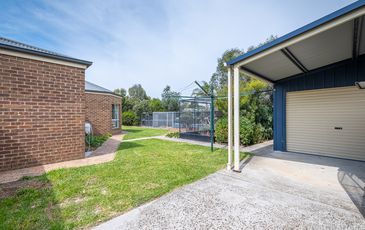8 Holm Park Road, Beaconsfield