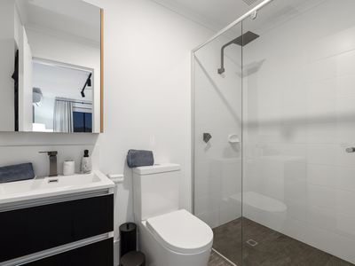 21 Livorno Boulevard, Piara Waters