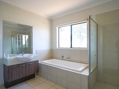 31 Medlar Avenue, Manor Lakes