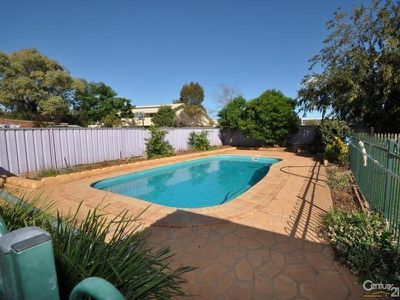 24 Flinders Close, Dubbo