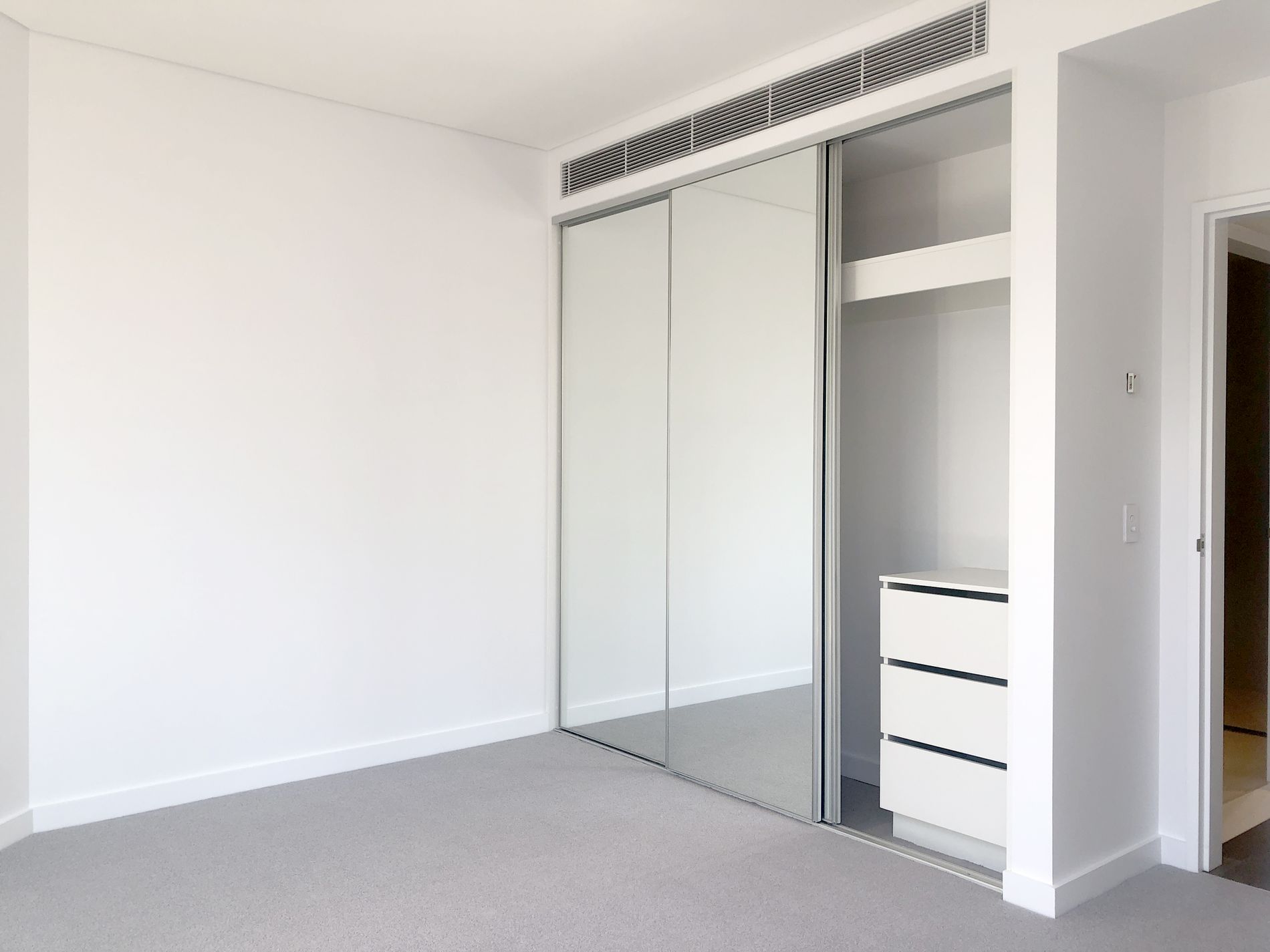 1008 / 81 Harbour Street, Sydney