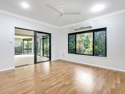 4 Lyndon Close, Bentley Park
