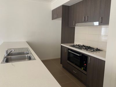 25 Bondi Parade, Point Cook