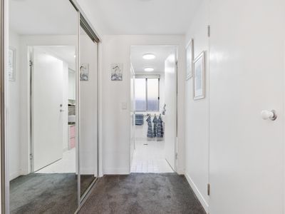 513 / 66 Sickle Avenue, Hope Island