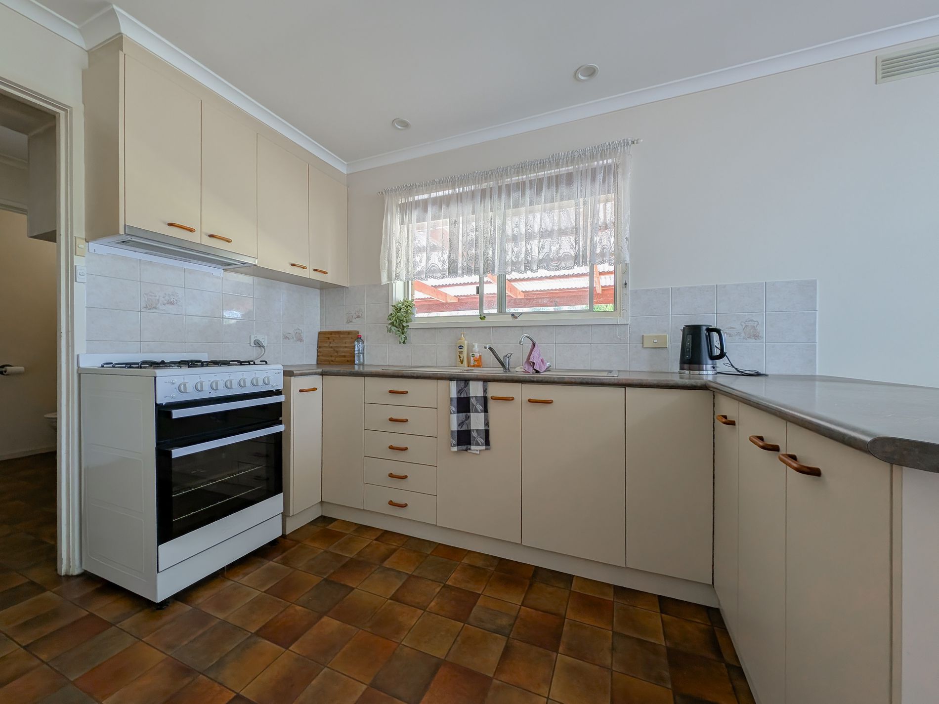 1947 Murray Valley Highway, Lake Charm