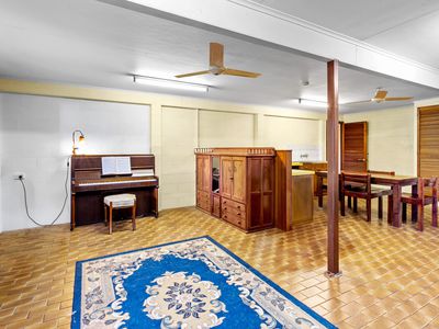 86 Bay Road, Coconuts