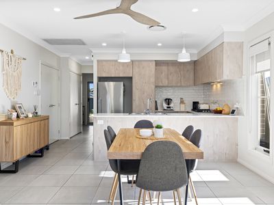 76 Loretto Way, Hamlyn Terrace