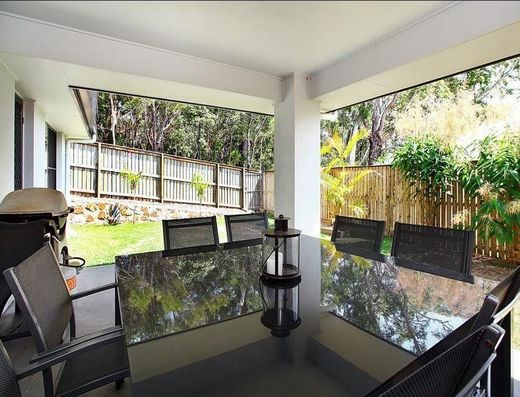 Modern Family Home  *** UNFURNISHED *** image 5