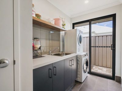 12 Pennant Boulevard , Geographe