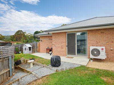 2 / 5 Space Court, Snug