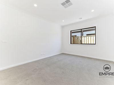 127 Yeungroon Blvd, Clyde North