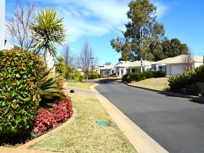 3 / 8 Arbory Close, Dubbo