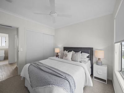 5 Lord Howe Circuit, Banya