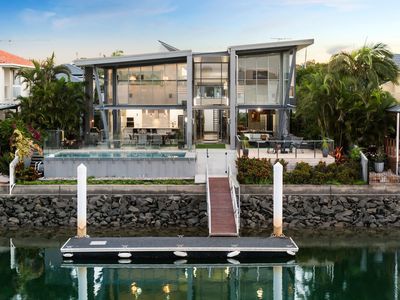 8 Carling Court, Raby Bay