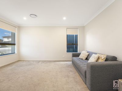 11 Satinwood Road, Woongarrah