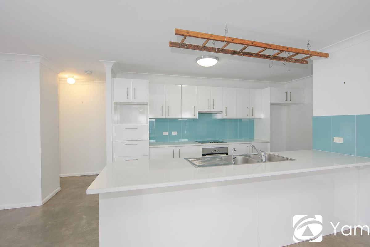 98 Lakes Boulevard, Wooloweyah