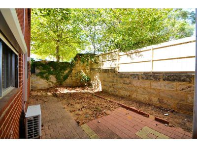 2 / 14 Canham Way, Orelia