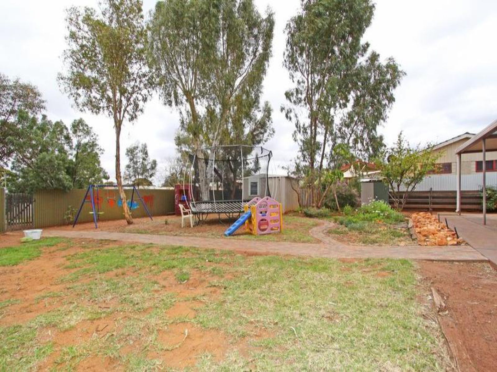 10 Eureka Street, Hannans