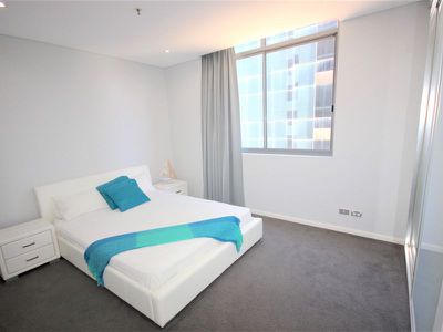 706 / 18 Cypress Avenue, Surfers Paradise