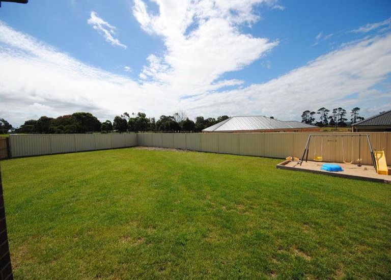 17 Coastal Court, Portland