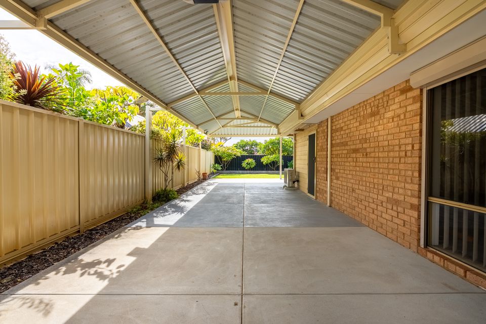 594 Safety Bay Rd, Waikiki