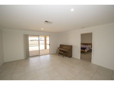 20 Hindmarsh Esplanade, Dubbo
