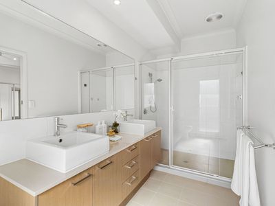 1 Swan Court, Wakerley