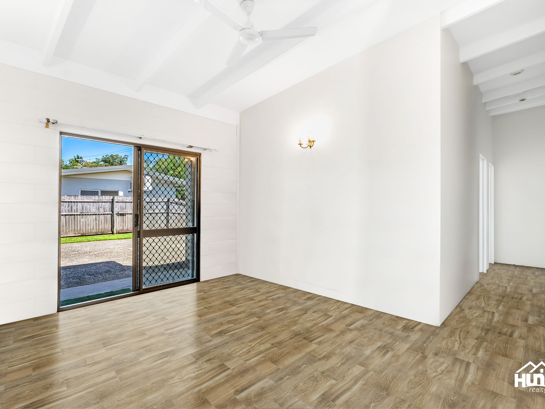 60 Hollywood Boulevard, White Rock
