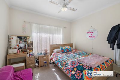 1 / 4 Cowper Close, Tamworth