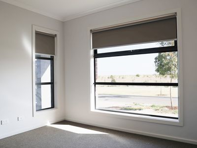 28 Muscatel Crescent, Manor Lakes