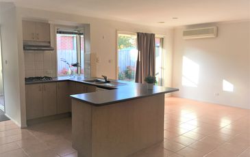 8 Grange Circuit, Beaconsfield
