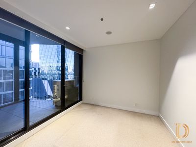 811 / 677 LA TROBE STREET, Docklands