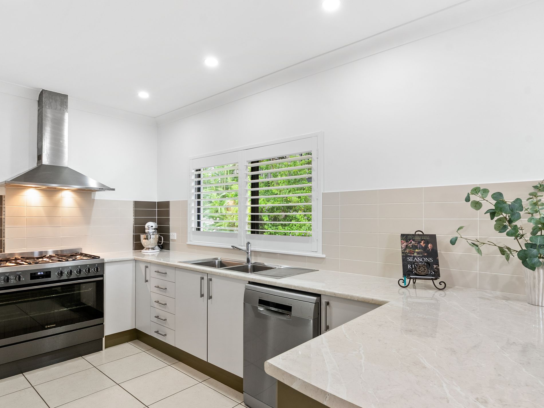 18 Travolta Close, White Rock