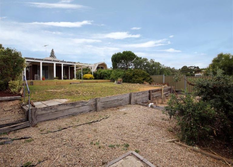 15 Kooraweera Street, Hallett Cove