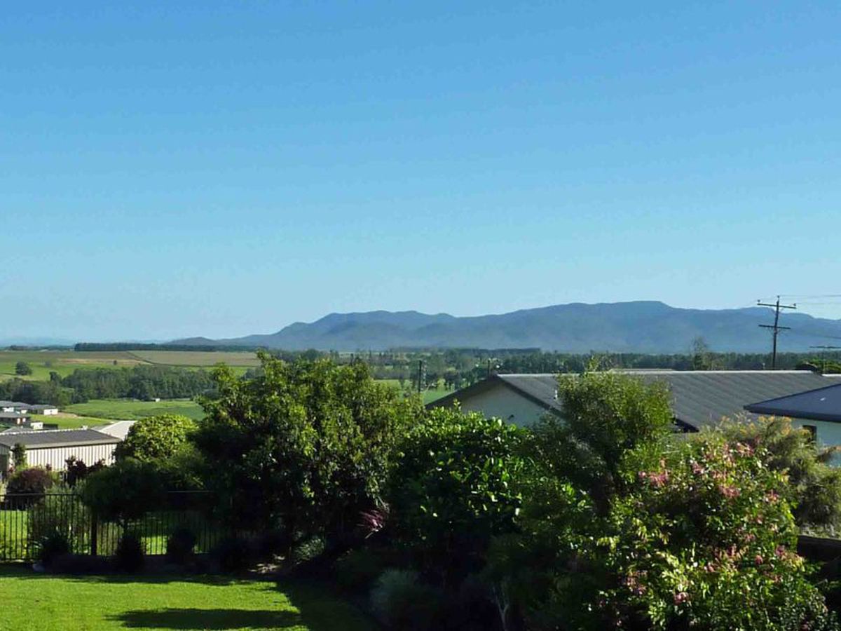 26 Montgomery Close, Atherton
