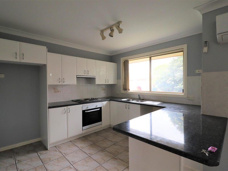 10 / 17 Poplar Crescent, Bradbury