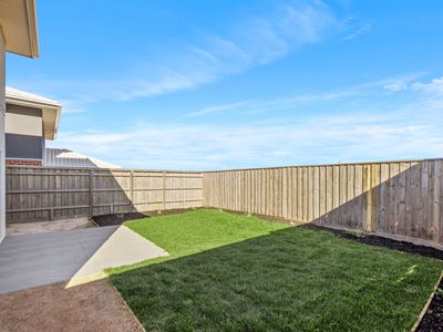 27 Hastings Way, Nar Nar Goon North