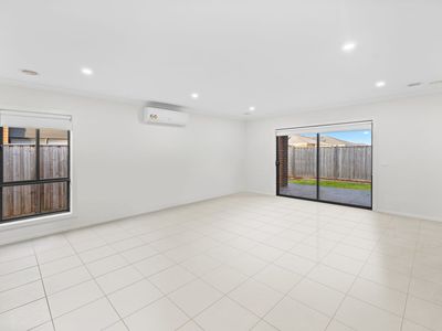 90 Welcome Parade, Wyndham Vale
