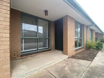 2 / 11 Beasley Avenue, Werribee